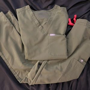 Figs dark olive scrub set